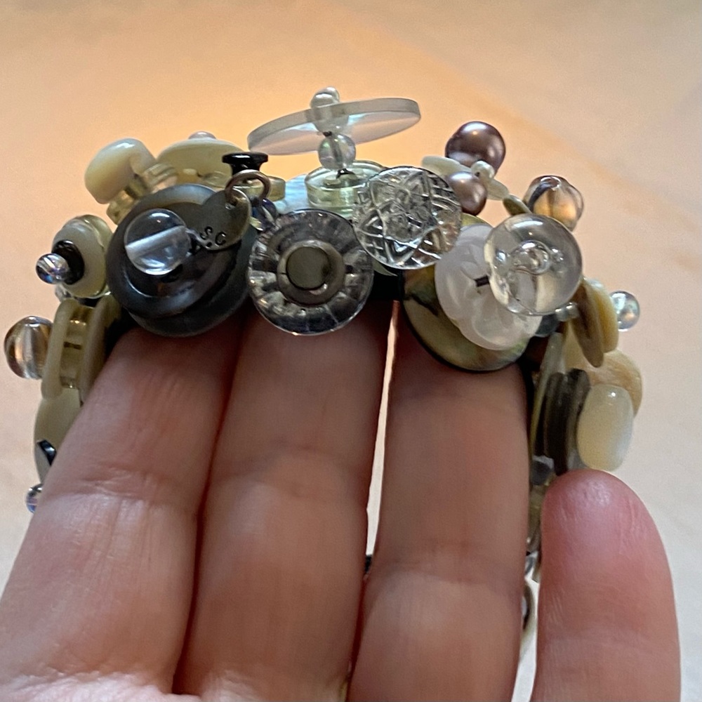 Button Bracelet - Picture 6 of 8